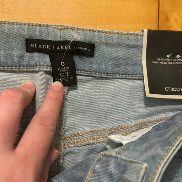 Black Label by Chicos Flared Jeans Womens Size 4 Small Blue New with tag - Picture 3 of 7